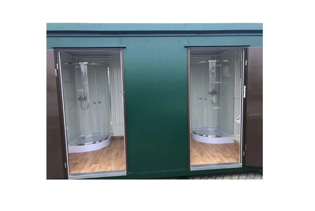 Toiletcabine voor twee personen, 4x2 meter, met douche.