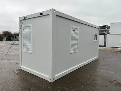 Kantoorcontainer met badkamer en opbergruimte