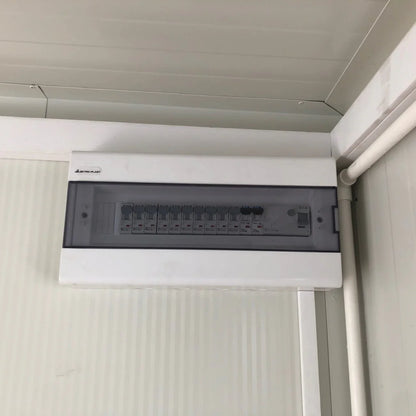 Sanitaire container van sandwichpanelen, 6,00 × 3,00 m