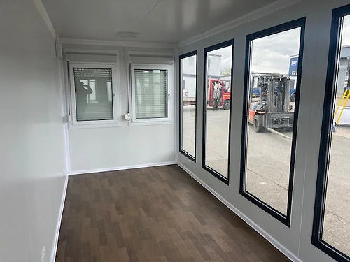 Mobiel kantoor met panoramische ramen