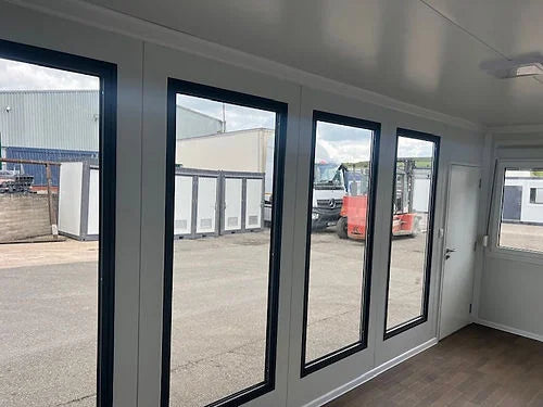 Mobiel kantoor met panoramische ramen