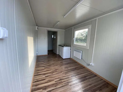 Container 6×2,40m + toilet, douche en keuken