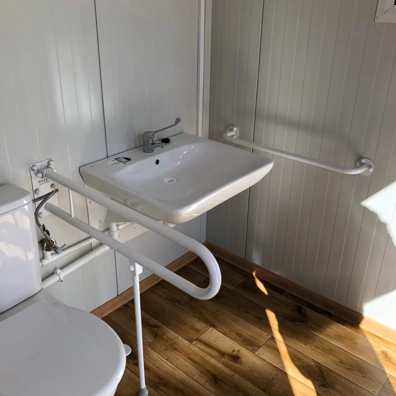 Sanitaire container van sandwichpanelen, 6,00 × 3,00 m