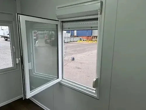 Kantoorcontainer met badkamer en opbergruimte