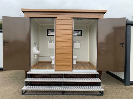 Toiletcabine voor twee personen, 3x2 meter, met afvalwatertank.