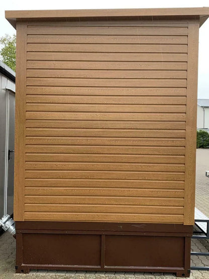 Toiletcabine voor twee personen, 3x2 meter, met afvalwatertank.