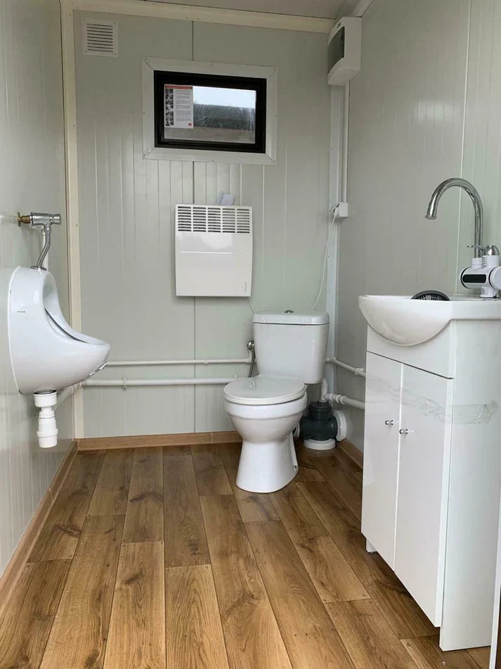 Toiletcabine voor twee personen, 3x2 meter, met afvalwatertank.