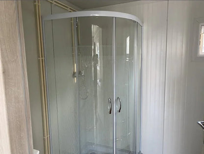 Container 6×2,40m + toilet, douche en keuken