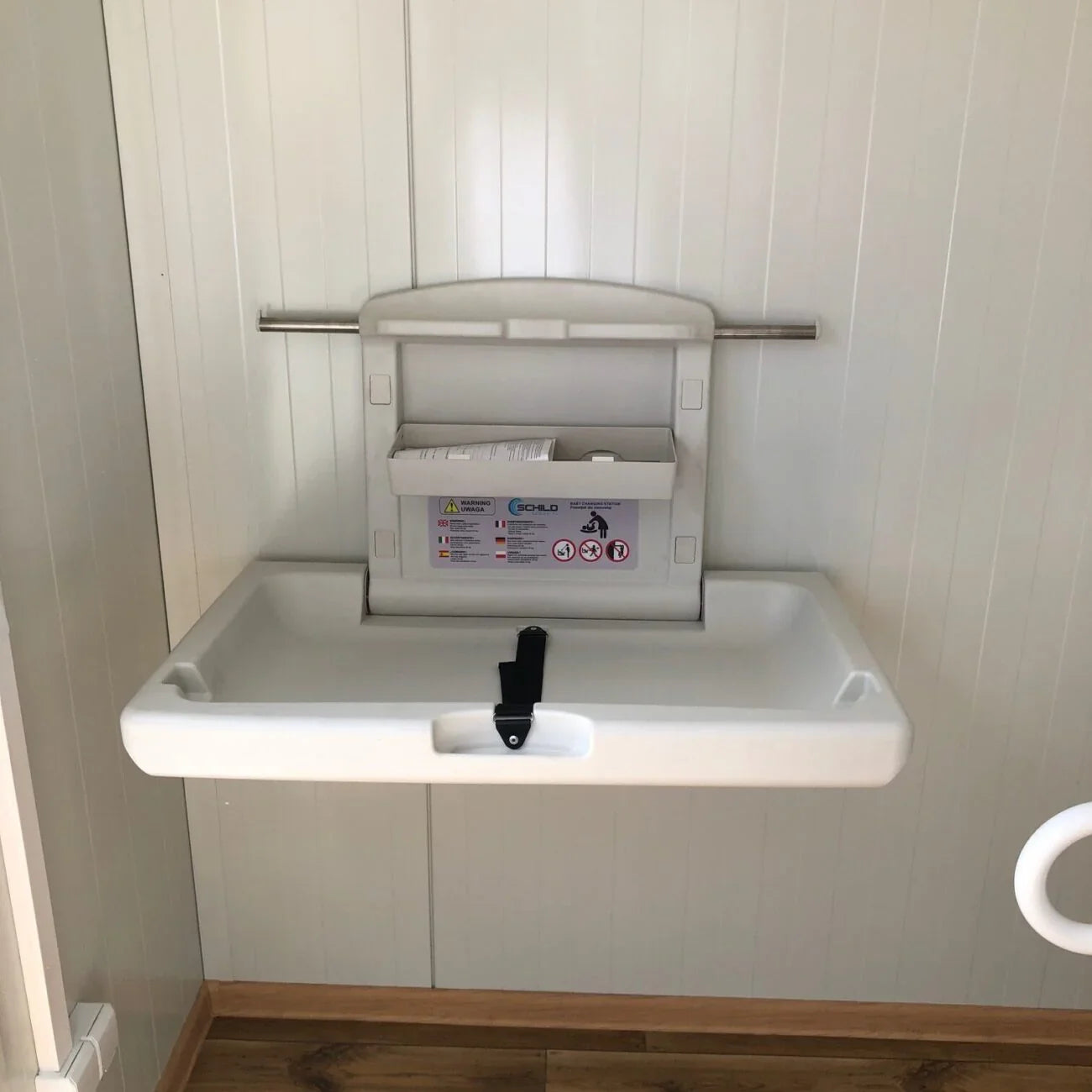 Sanitaire container van sandwichpanelen, 6,00 × 3,00 m