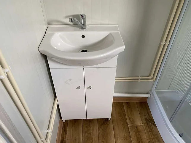 Container 6×2,40m + toilet, douche en keuken