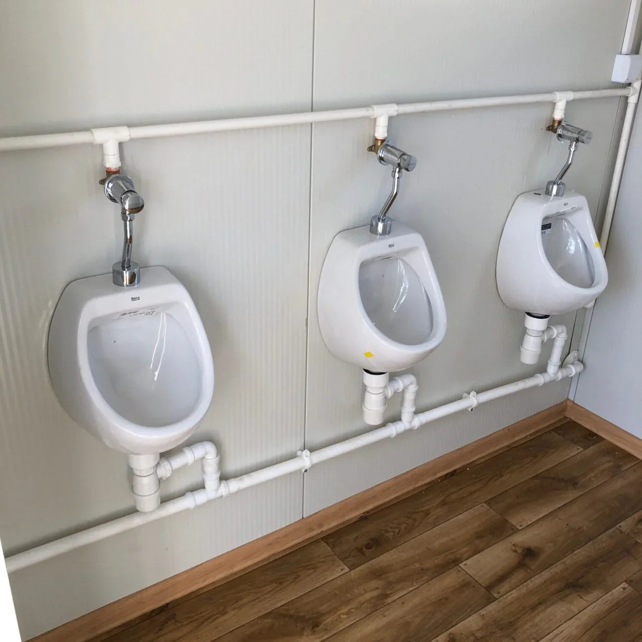 Sanitaire container van sandwichpanelen, 6,00 × 3,00 m