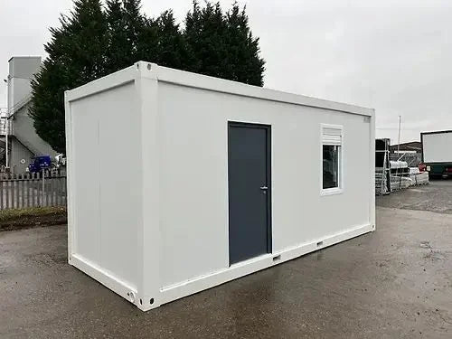 Kantoorcontainer met badkamer en opbergruimte