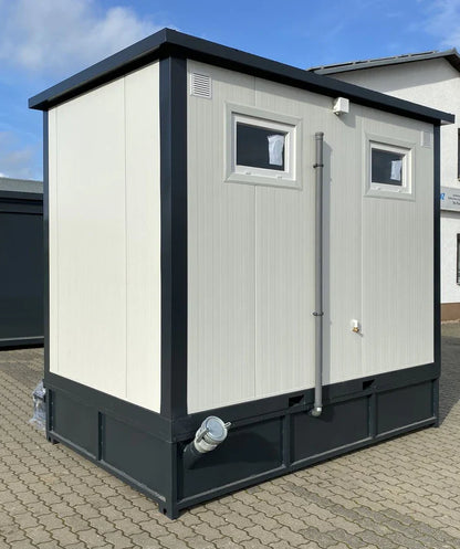 Toiletcabine voor twee personen, 3x2 meter, met afvalwatertank.