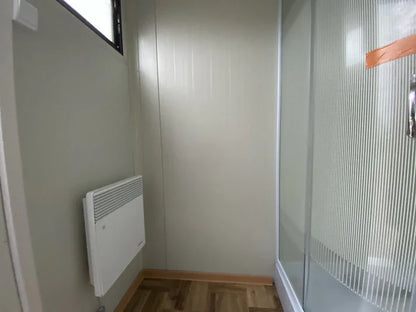 Sanitaire container in houten design met afvalbak