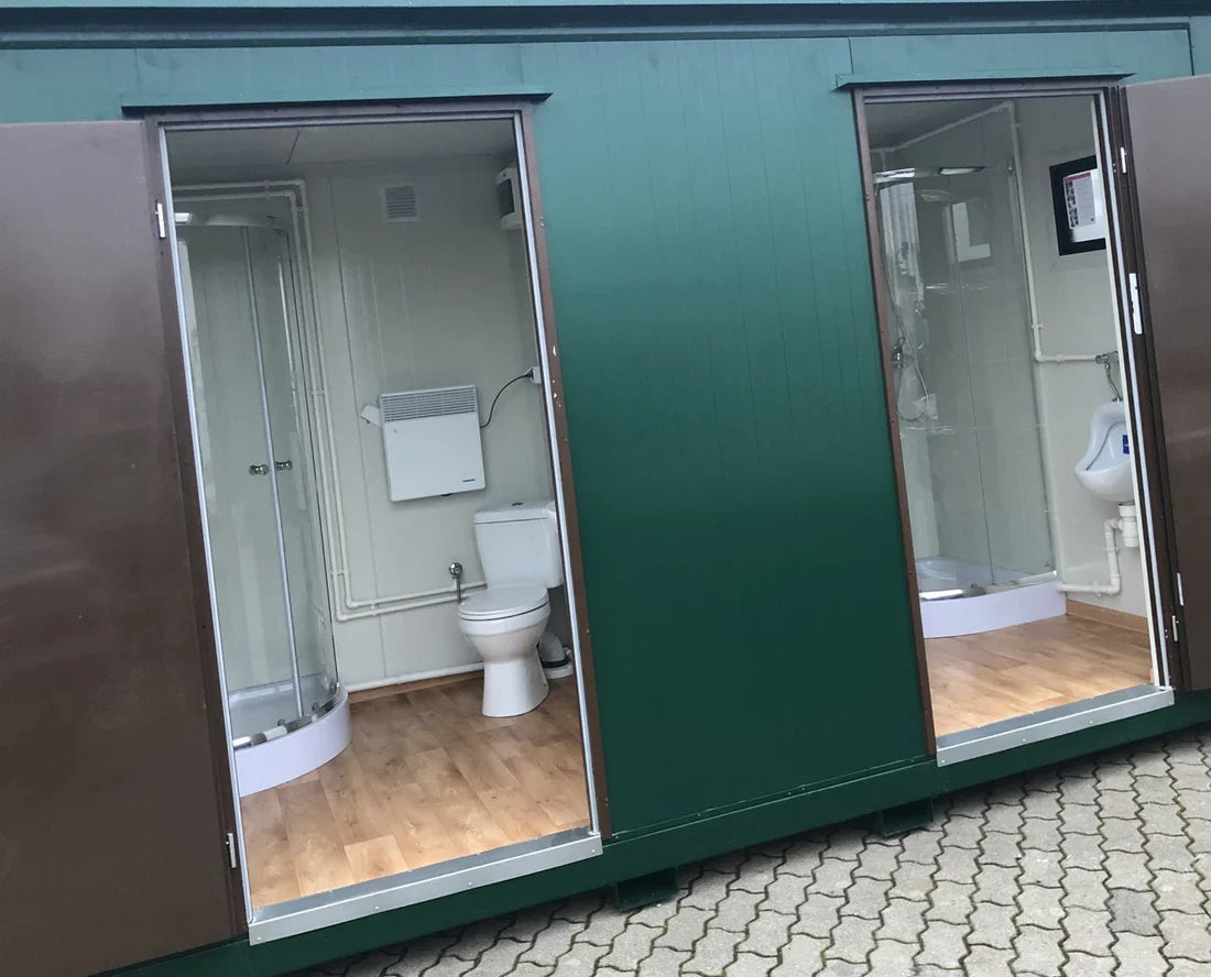 Toiletcabine voor twee personen, 4x2 meter, met douche.