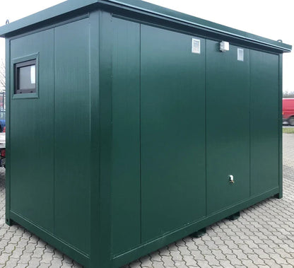 Toiletcabine voor twee personen, 4x2 meter, met douche.