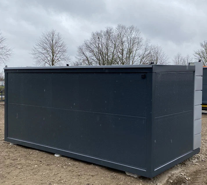 Kantoorcontainer van 6 x 2,83 meter met 2 ramen