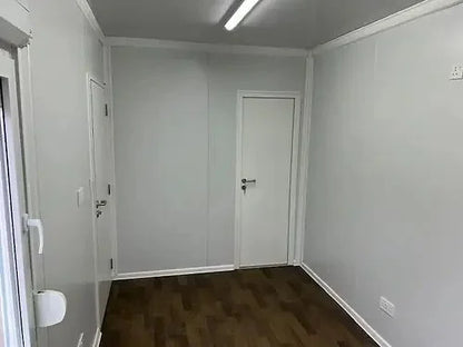 Kantoorcontainer met badkamer en opbergruimte